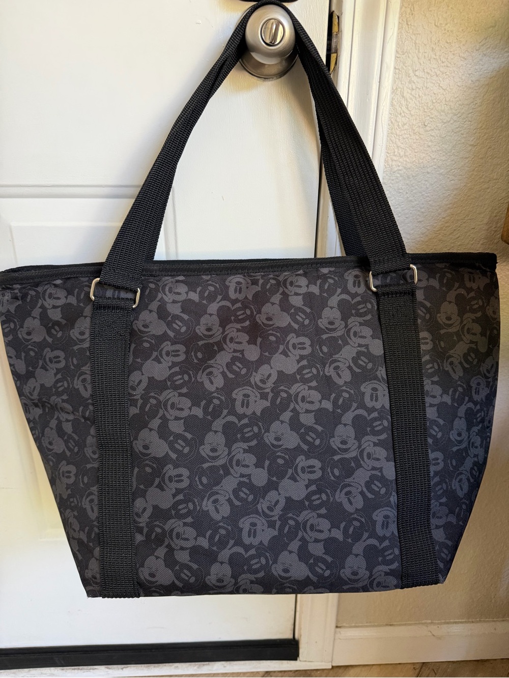 Disney Mickey Mouse Insulated Tote Bag Black Disney Parks Cooler Travel Bag - Picture 2 of 7